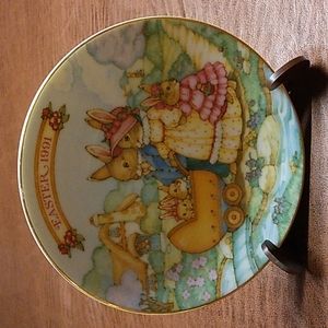 Avon "Springtime Stroll" Easter 1991 Collectibles Plate 22K Gold Trim - Rabbits
